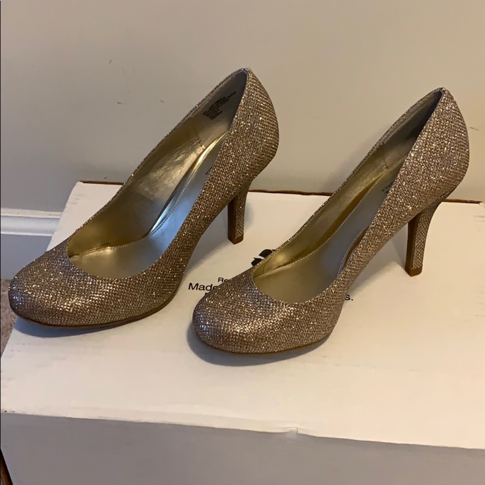 Gold size 8M women’s 4inch heels